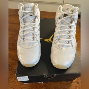 Jordan B’Loyal youth size 6